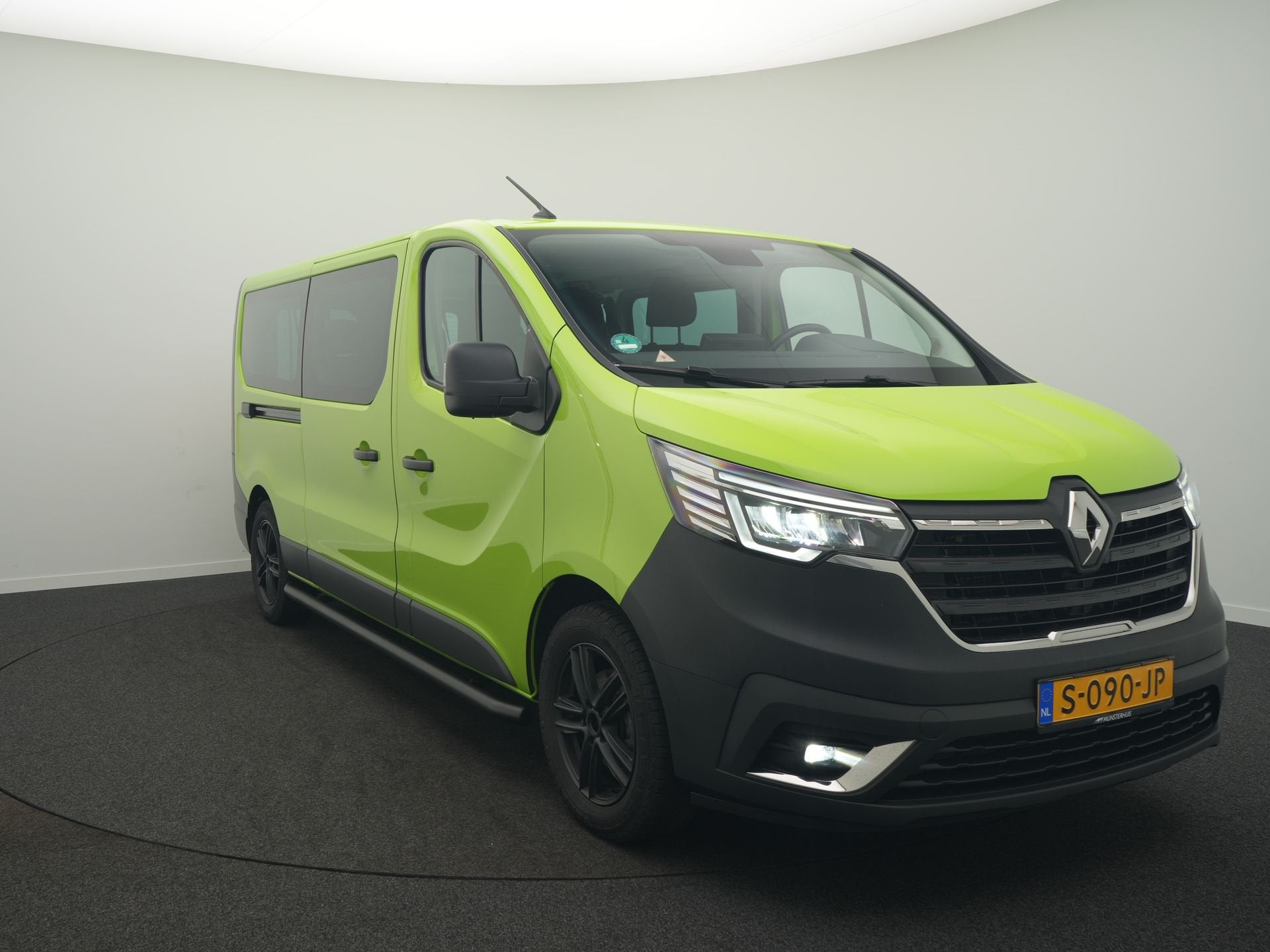 Renault Trafic - 9 Persoons bus! - 150 pk - All Seasonbanden, Auto's, Voorwielaandrijving, Stof, Gebruikt, 150 pk