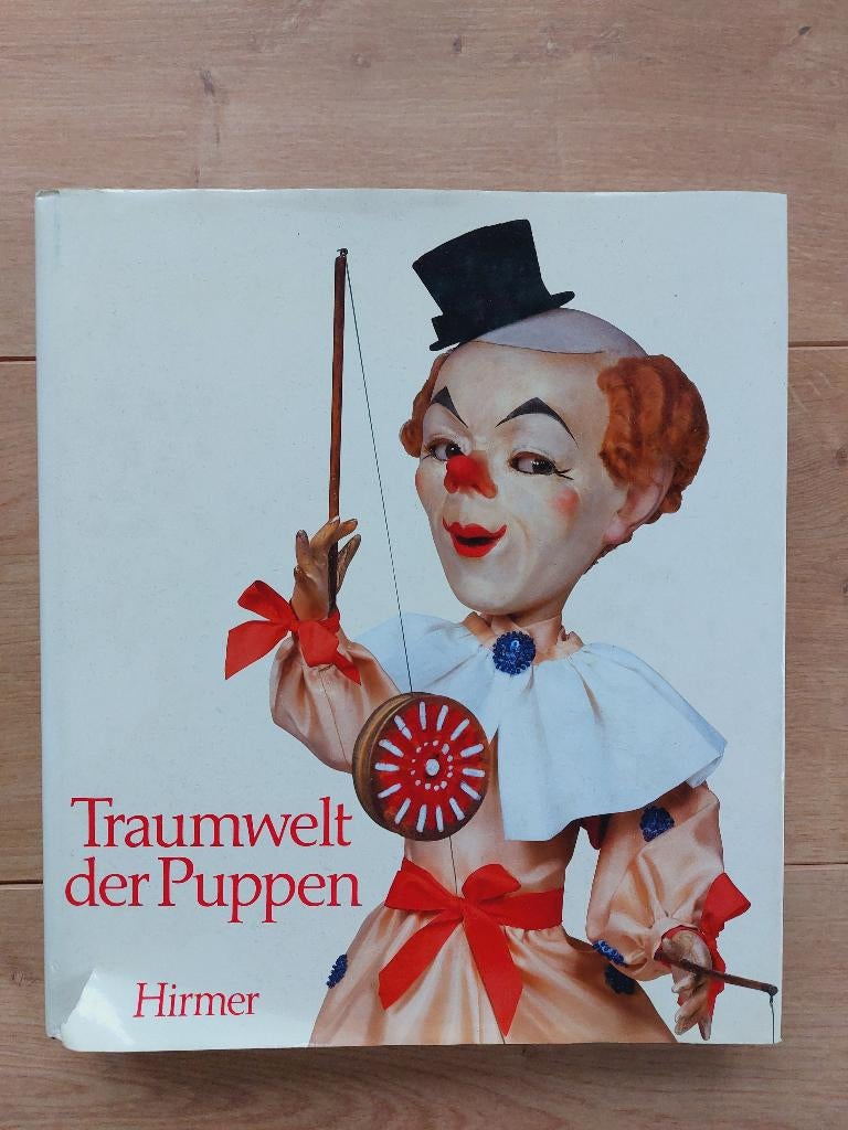 Traumwelt der Puppen - Hirmer Verlag 1991, Verzamelen, Poppen, Ophalen of Verzenden, Gebruikt, Overige typen