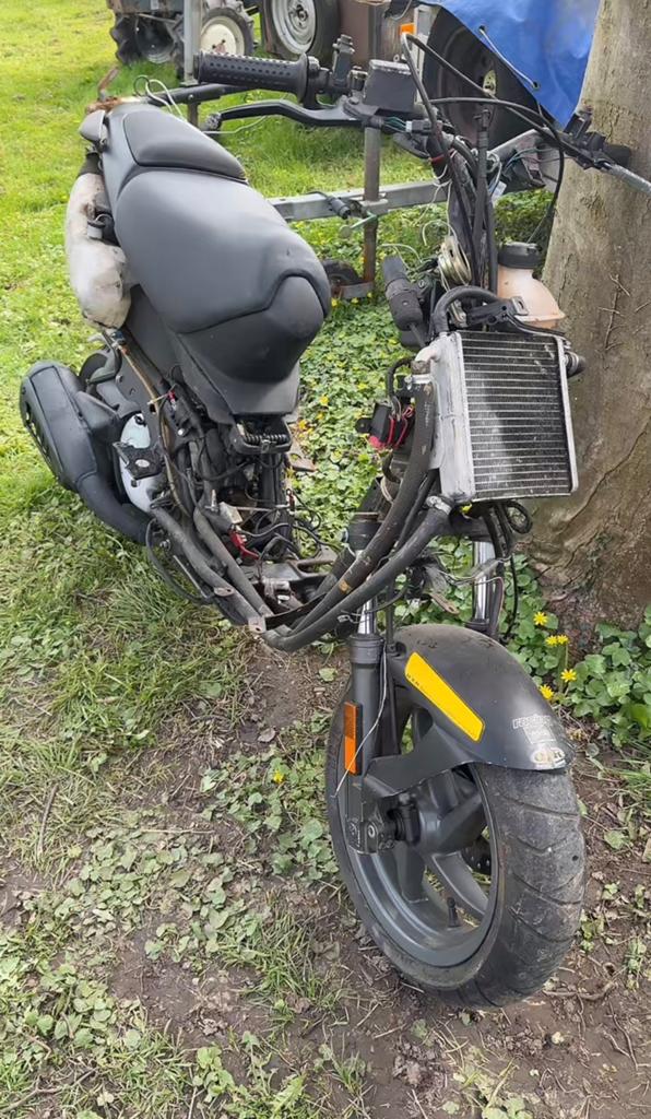 Aprilla sr met piaggio 150 lc blok op brom, Ophalen, Zo goed als nieuw, Tweetakt, Piaggio