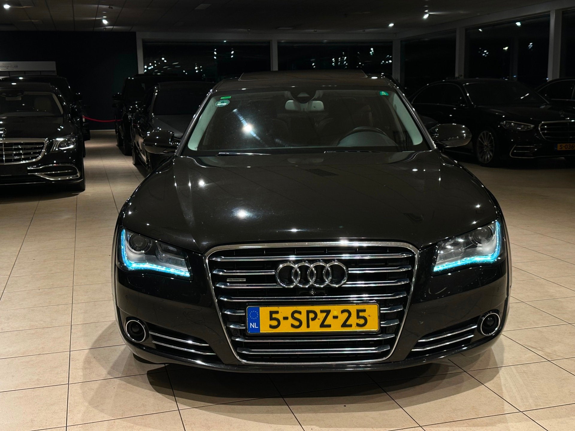 Audi A8 3.0 TDI Quattro LANG/3xTV/MASSAGE/TAFEL/VIP/VOLL, Automaat, Euro 5, 15 km/l, Gebruikt