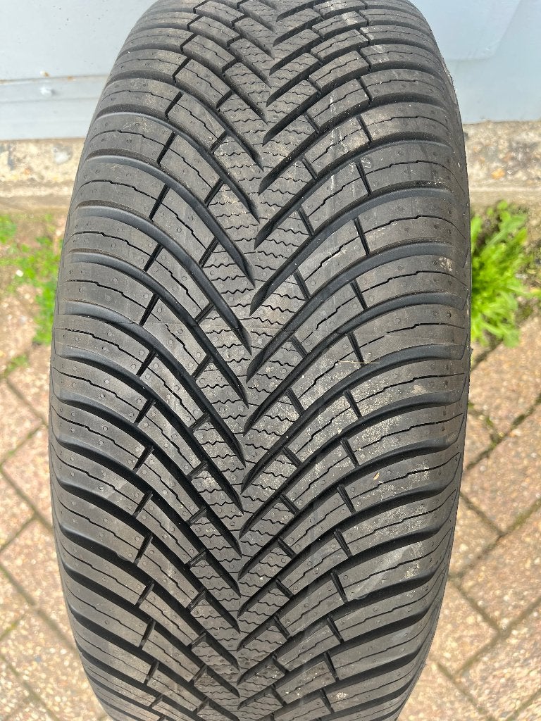 Eén Hyundai reservewiel met één band 235/60 R16  All Season, Ophalen, Gebruikt, 16 inch, Banden en Velgen