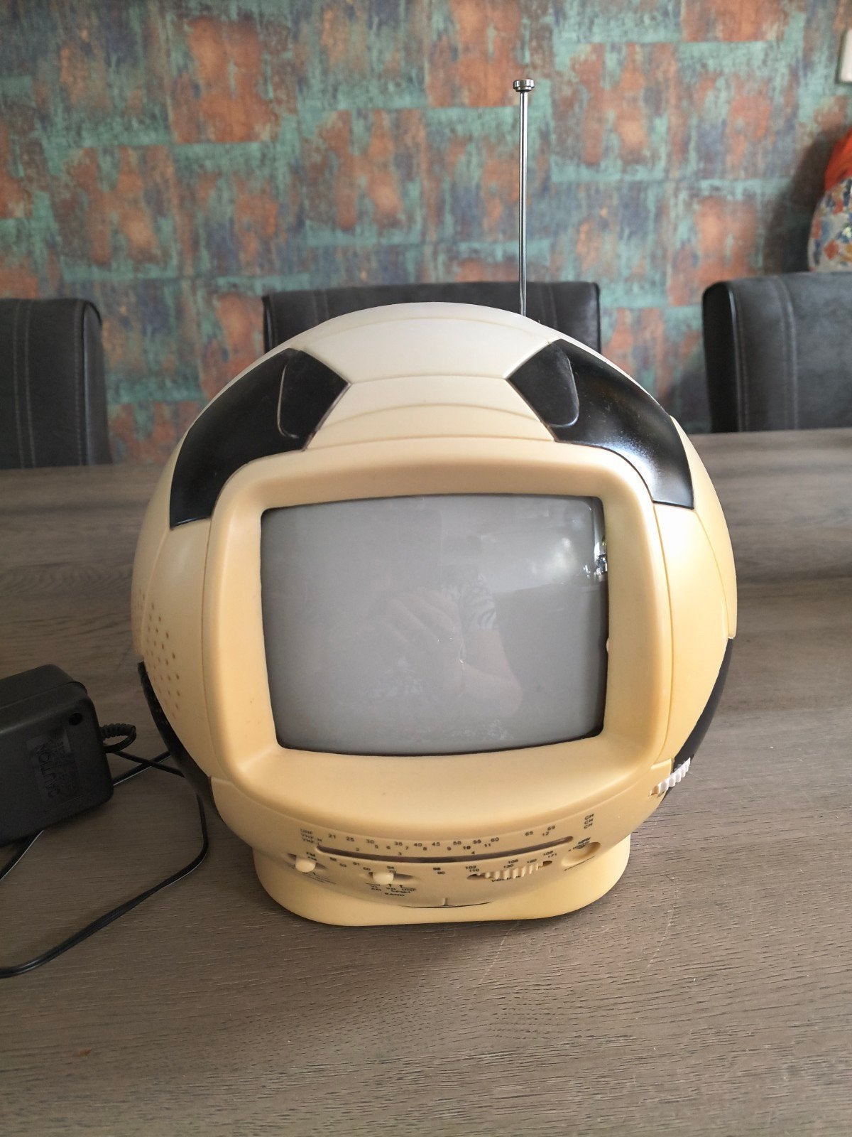 Vintage Voetbal TV met Radio - Zwart-wit, Audio, Tv en Foto, Vintage Televisies, Ophalen of Verzenden, Gebruikt, Minder dan 40 cm
