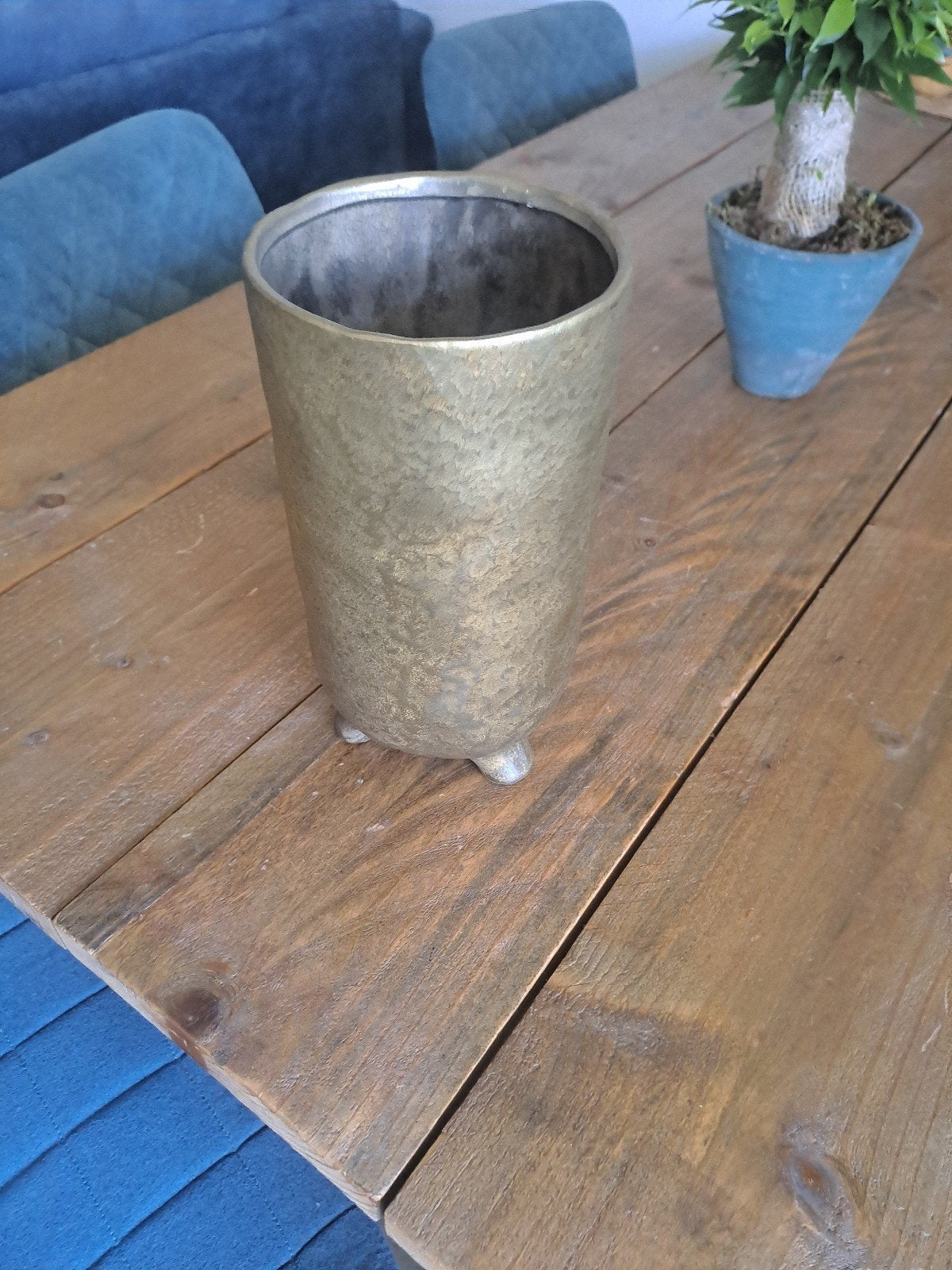Bronzen stenen vaas, Ophalen