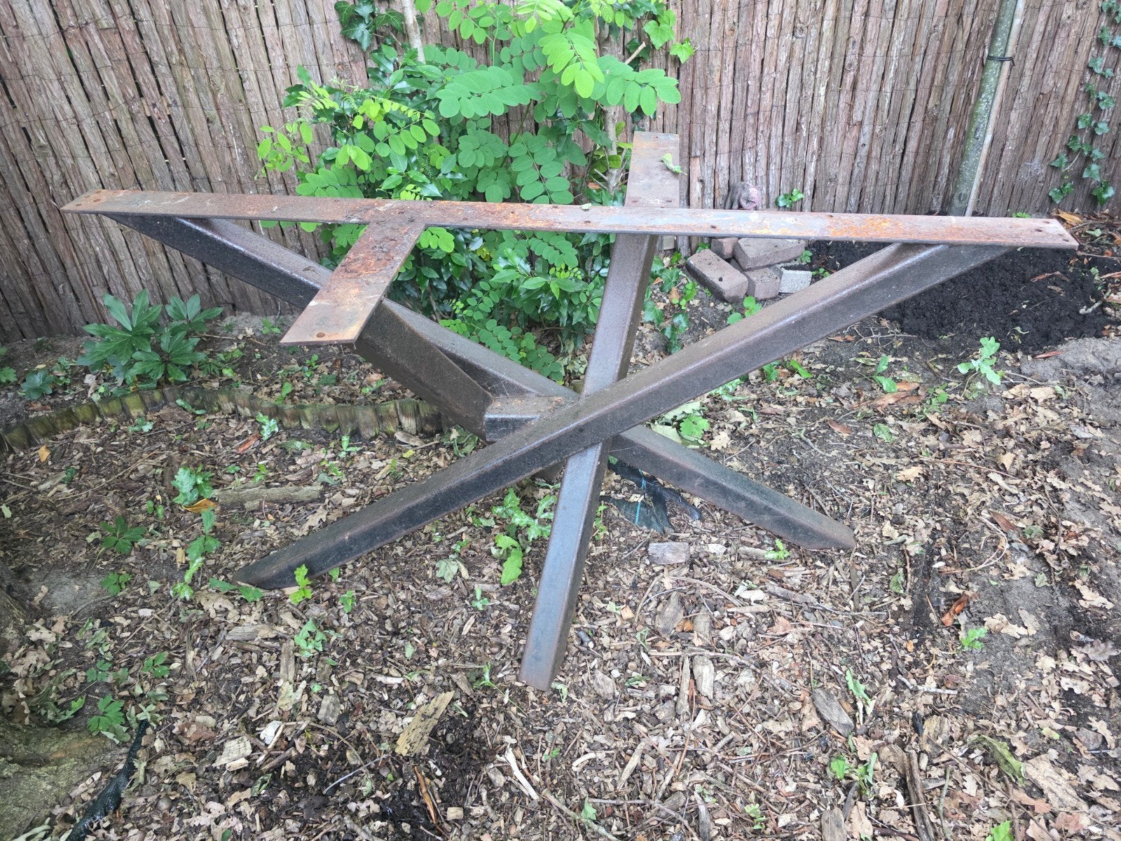 Robuuste stalen tafelpoot - X-vormig onderstel, Tuin en Terras, Tuintafels, Ophalen, Gebruikt