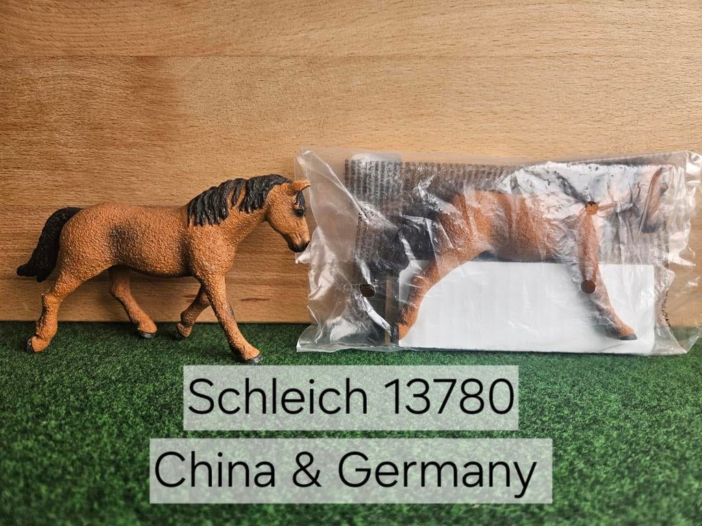 Schleich 13780 Curly Horse merrie met of zonder vaantje 2015, Ophalen of Verzenden, Zo goed als nieuw, Paard, Beeldje of Figuurtje