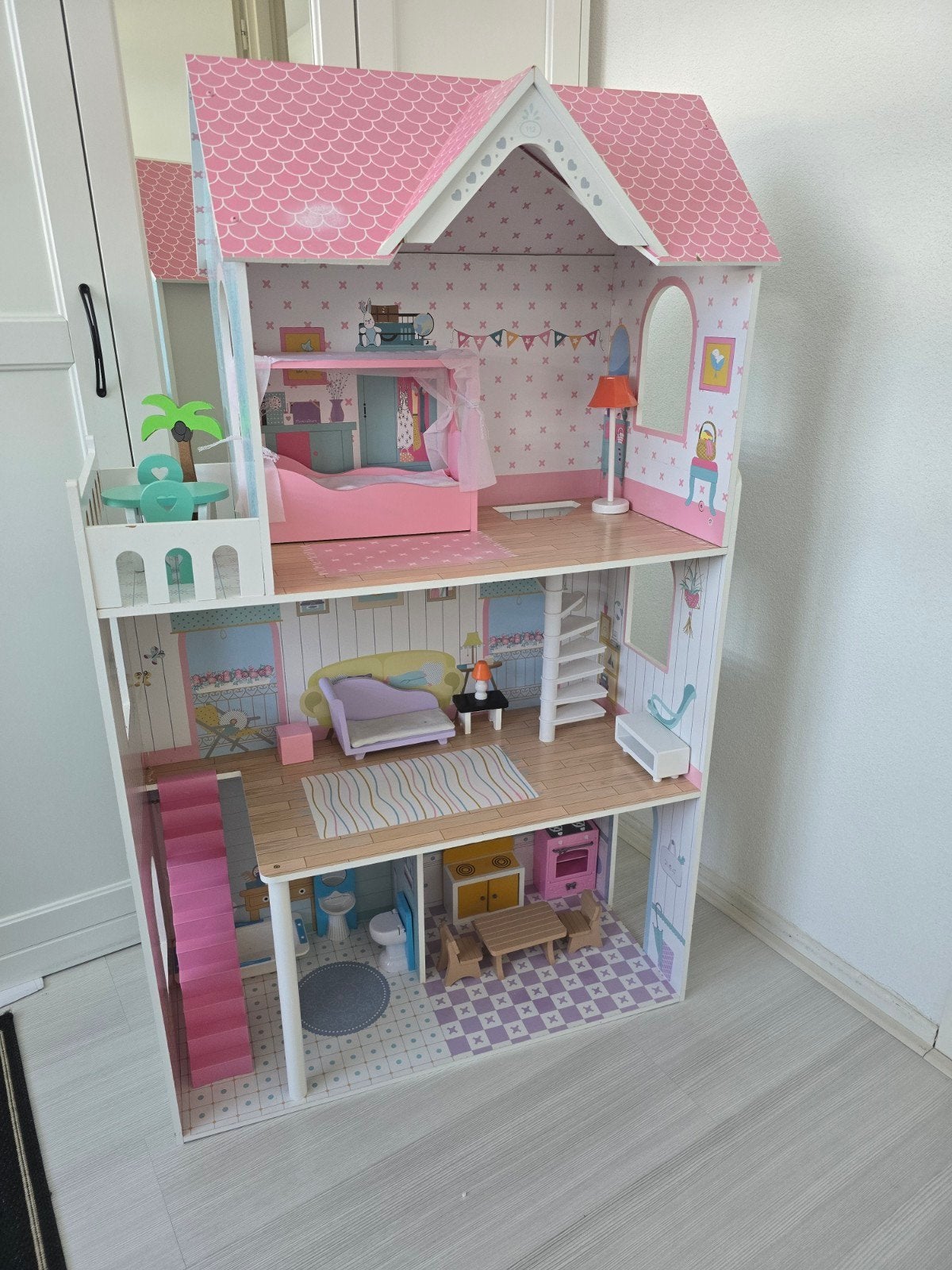 Groot houten poppenhuis met meubels - Roze, Ophalen, Gebruikt