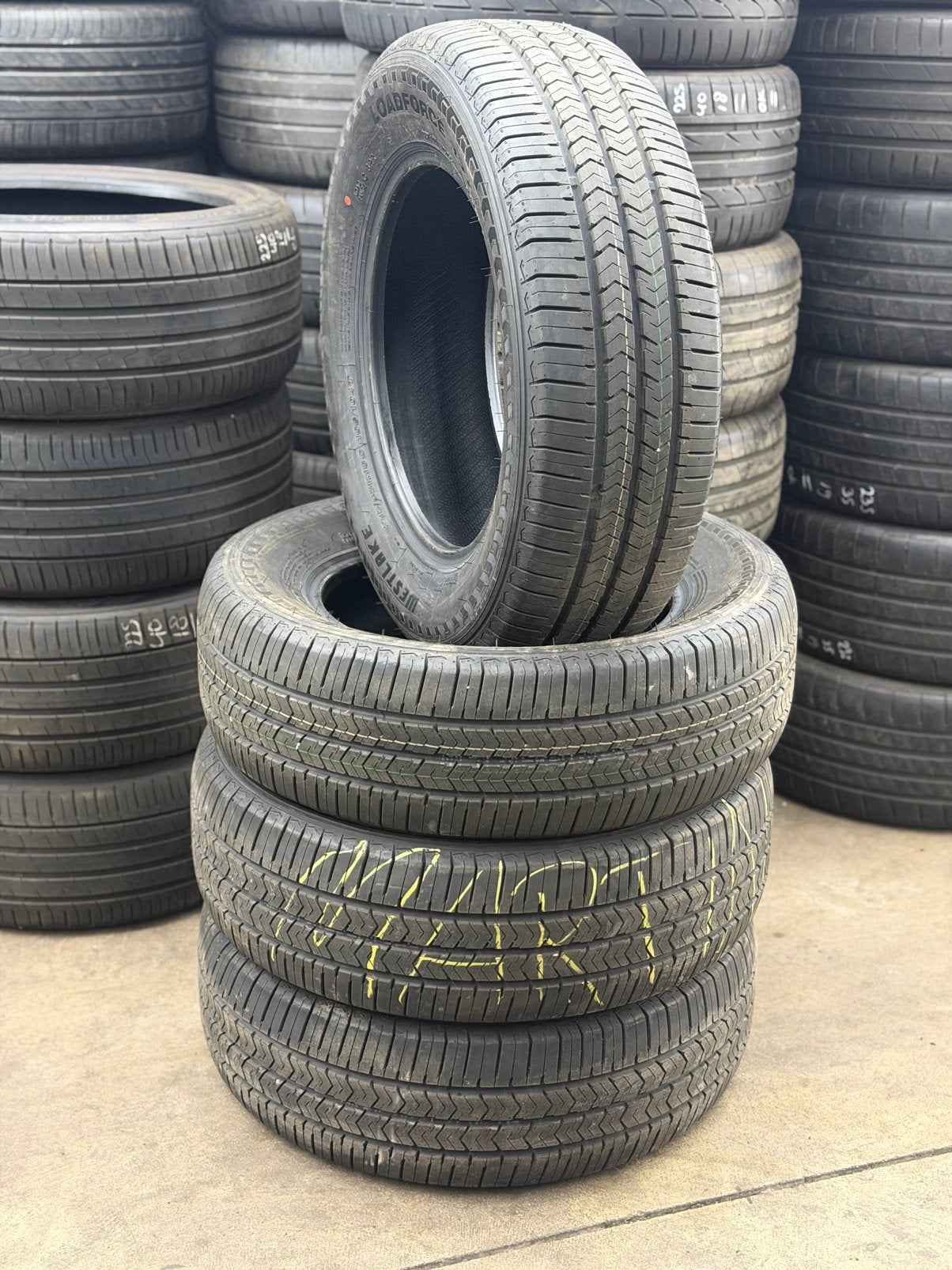4x 215-65-16C Busbanden Westlake, dot25, zgan €80 pst all in, Ophalen, Zomerbanden, Band(en)
