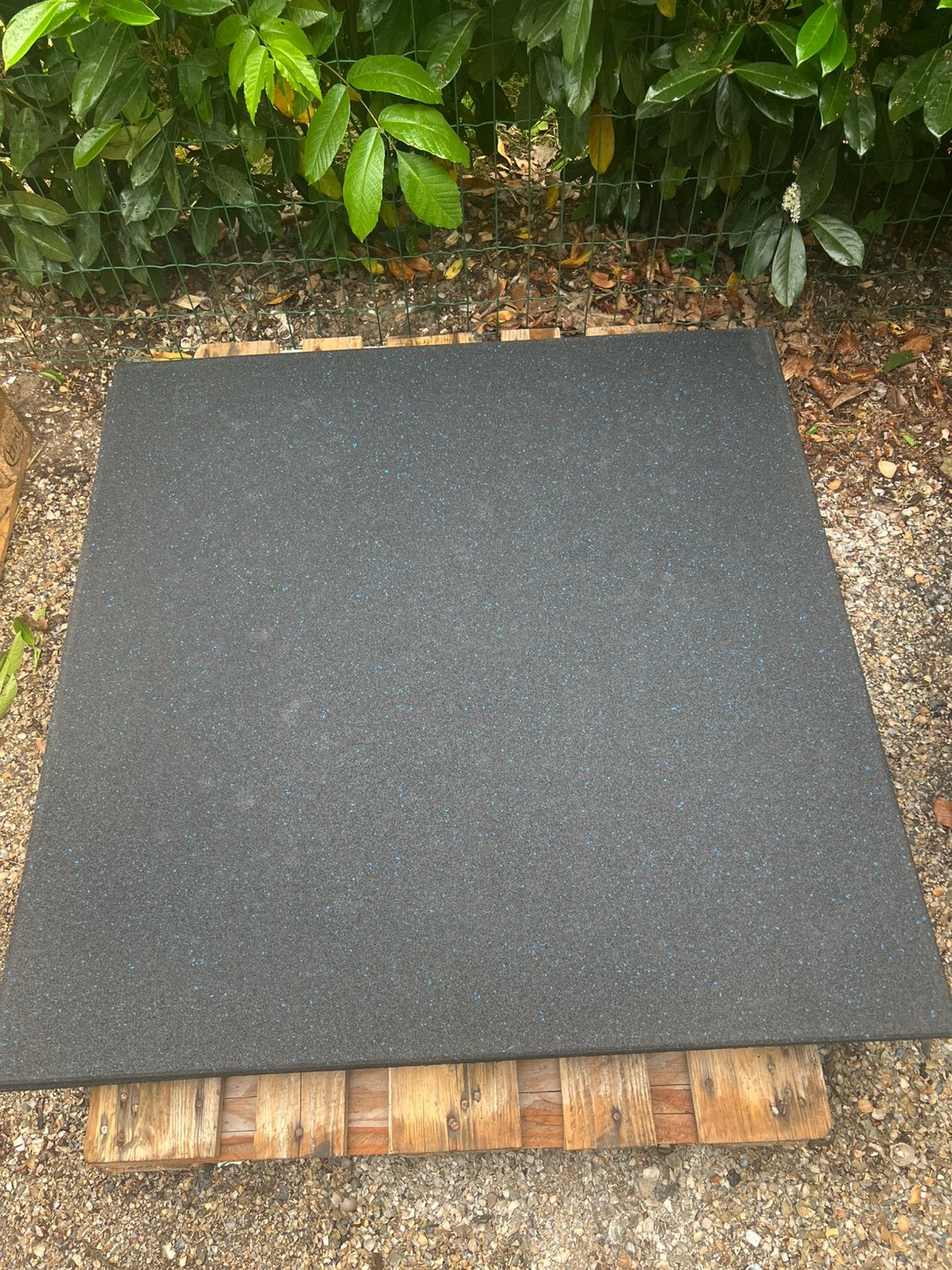 12 stuks 100x100x2 rubberen tegels, Ophalen, Zo goed als nieuw, Fitnessbal