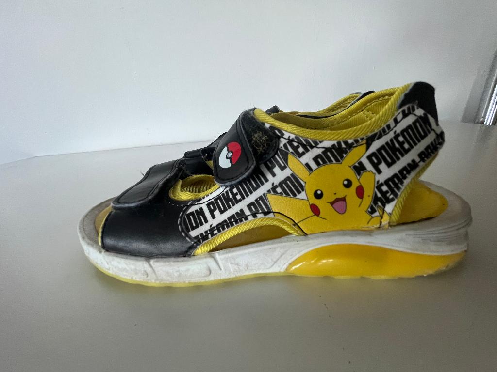 Pokemon sandalen maat 33, Gebruikt, Overige typen, Ophalen of Verzenden, Jongen