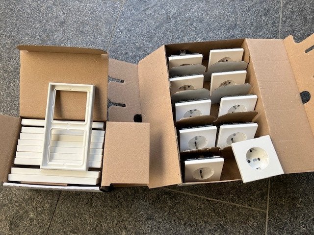 jung wandkontactdoos LS 1520 alpine wit, Doe-het-zelf en Verbouw, Elektra en Kabels, Verzenden, Nieuw, Jung, Stopcontact