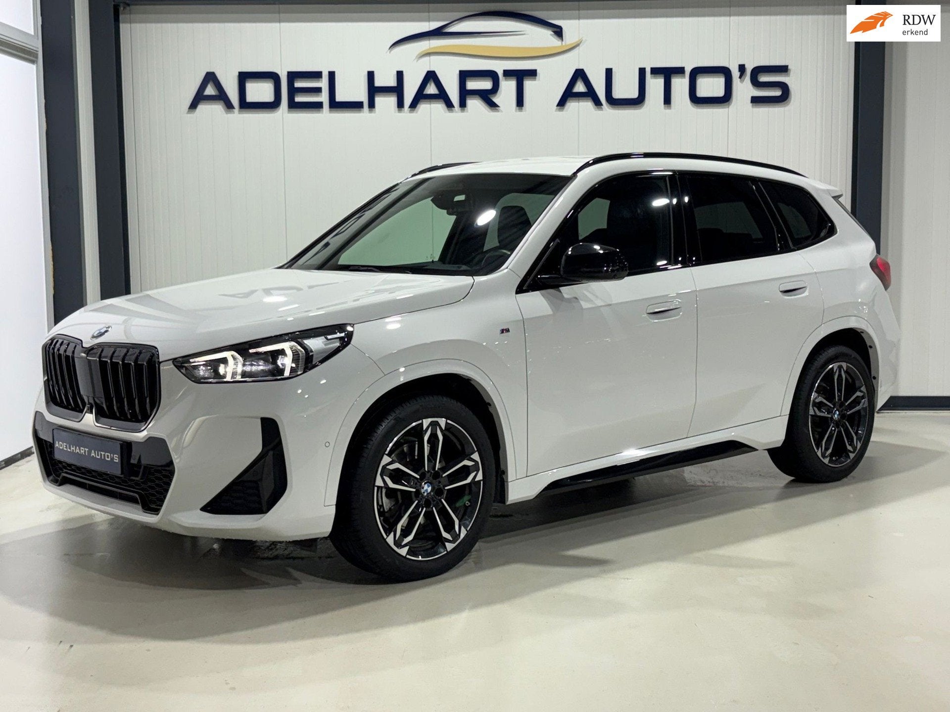BMW X1 SDrive20i M Sport 170 PK Head Up / Navigatie full map, 1525 kg, Gebruikt, Zwart, Wit