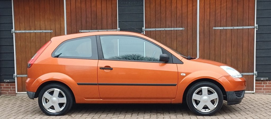 Ford Fiesta 1.25-16V Centennial | Airco | NAP | Stuurbekrach, Auto's, Ford, Voorwielaandrijving, 15 km/l, 1242 cc, 4 cilinders