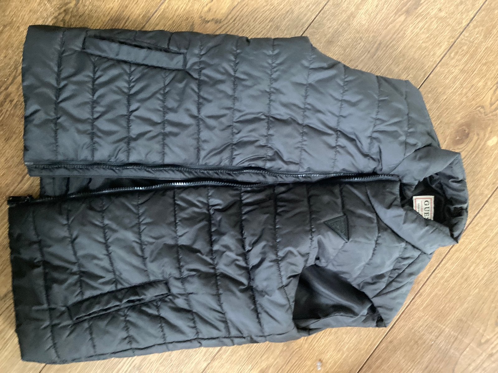 Bodywarmer zwart merk Guess maat 14 (164), Kinderen en Baby's, Kinderkleding | Maat 164, Ophalen of Verzenden, Zo goed als nieuw