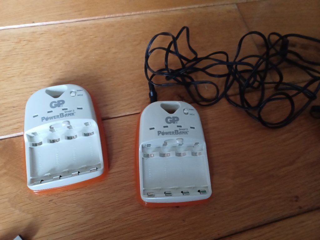 2 x GPGP smart2 batterijl-laders - zgan, Ophalen of Verzenden, Zo goed als nieuw, Oplaadbaar