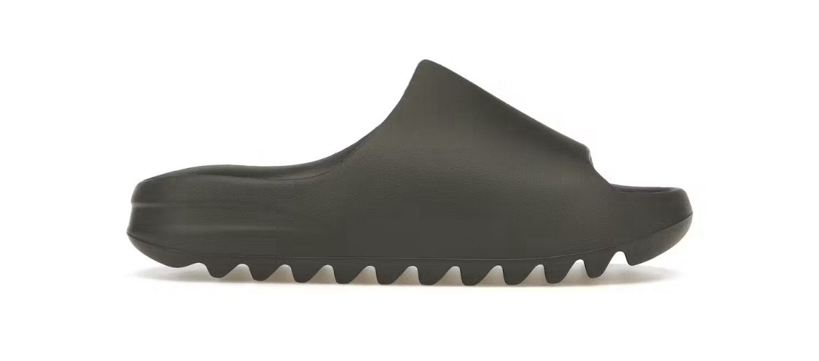 Yeezy Slide Onyx 42, Kleding | Heren, Ophalen of Verzenden, Nieuw, Zwart