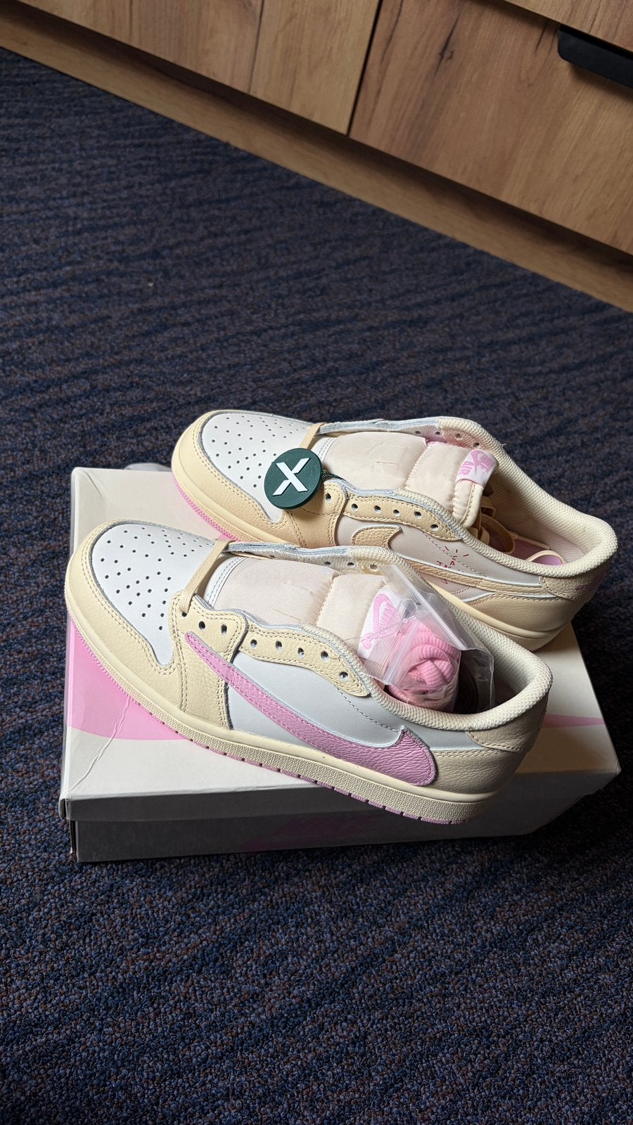 Nike Travis Scott Shy Pink - Maat 39 (ORIGINEEL), Kleding | Dames, Nieuw, Ophalen of Verzenden, Sneakers of Gympen, Roze
