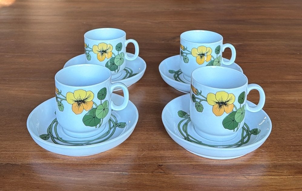 4 Thomas Scandic Flowers kop en schotels, Ophalen of Verzenden, Zo goed als nieuw, Overige stijlen, Kop(pen) en/of Schotel(s)
