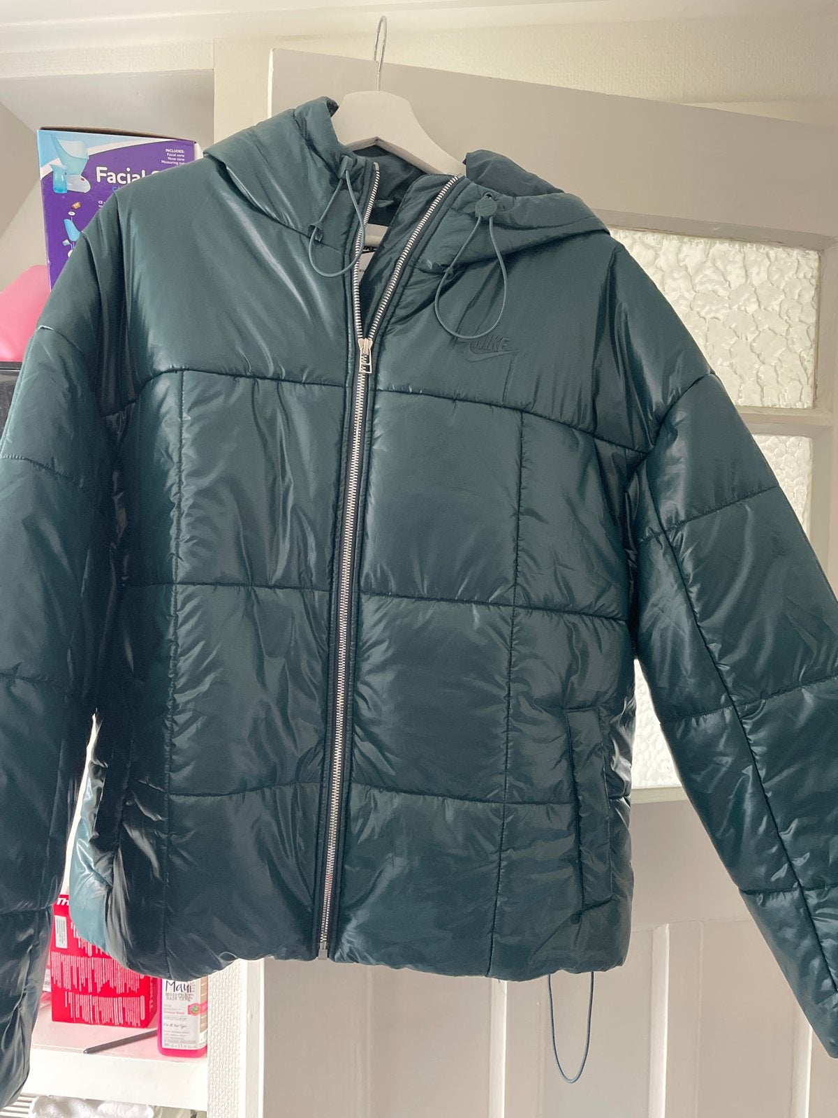 Nike jas dames maat L - Nieuw, Kleding | Dames, Jassen | Winter, Ophalen, Nieuw, Maat 42/44 (L), Groen