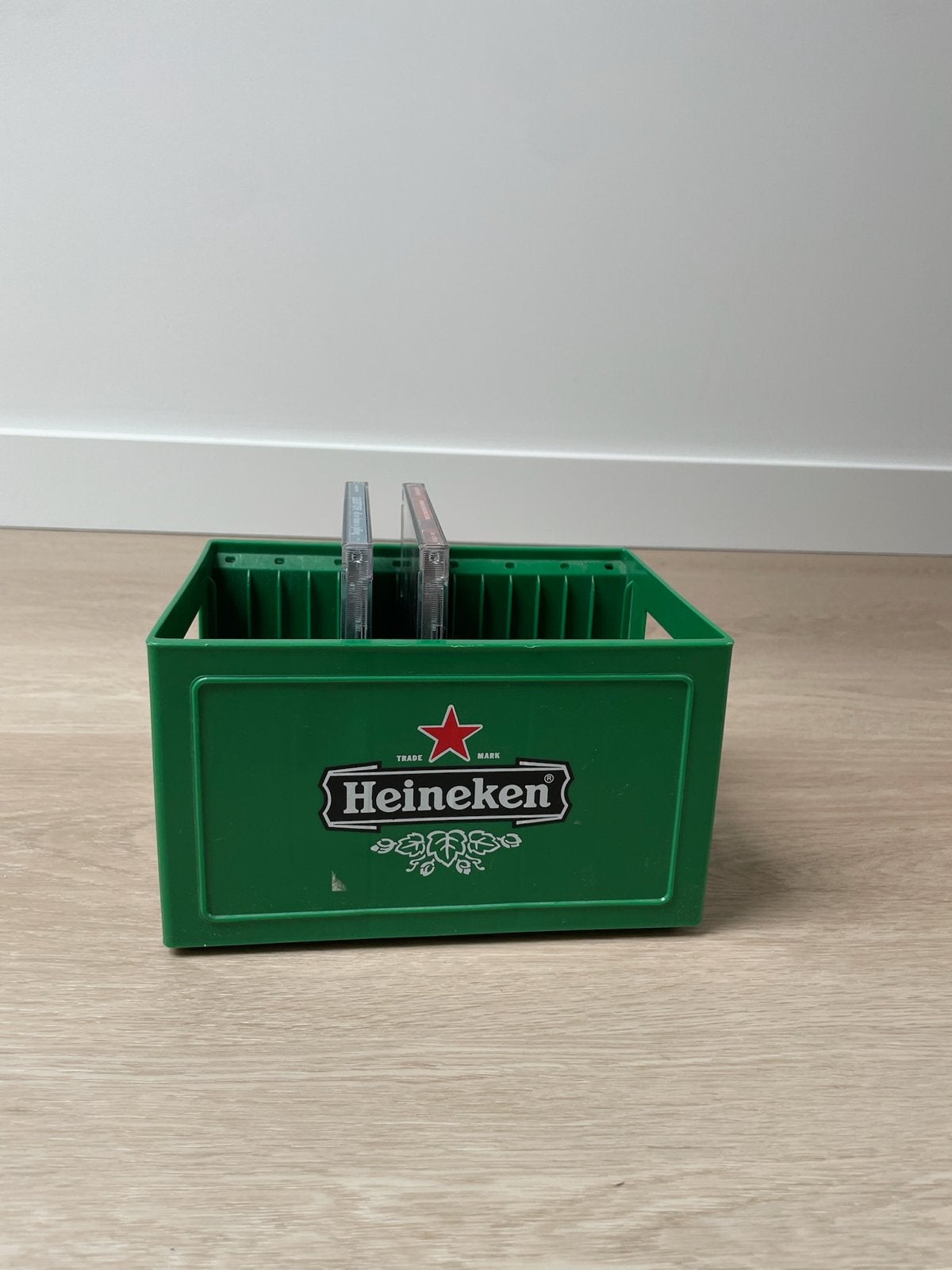 Vintage Heineken CD kratje, Kunststof, Gebruikt, Minder dan 25 discs, Ophalen of Verzenden