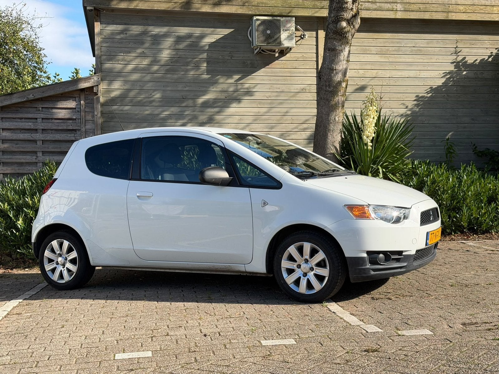 Mitsubishi Colt 1.1 3-DR 2010 Wit, Auto's, Voorwielaandrijving, 74 pk, Origineel Nederlands, Handgeschakeld
