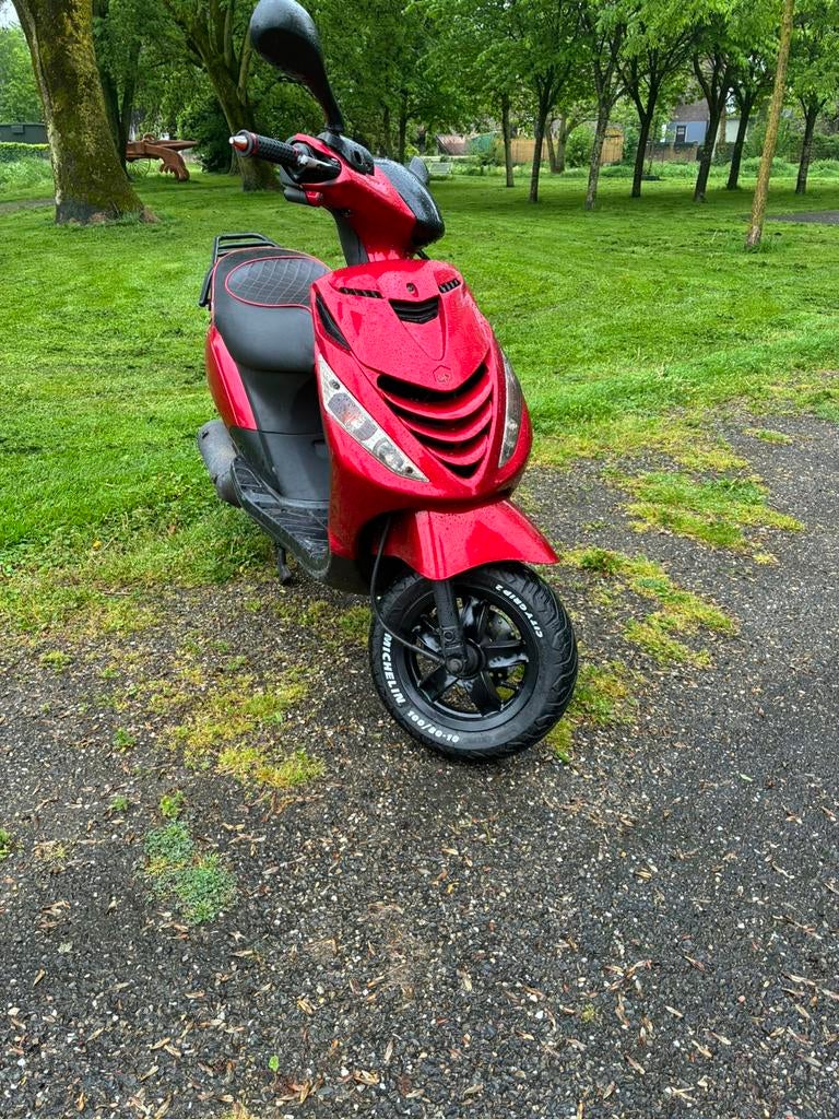 Piaggio zip 4t 50cc, Ophalen, Zo goed als nieuw, Benzine, Zip