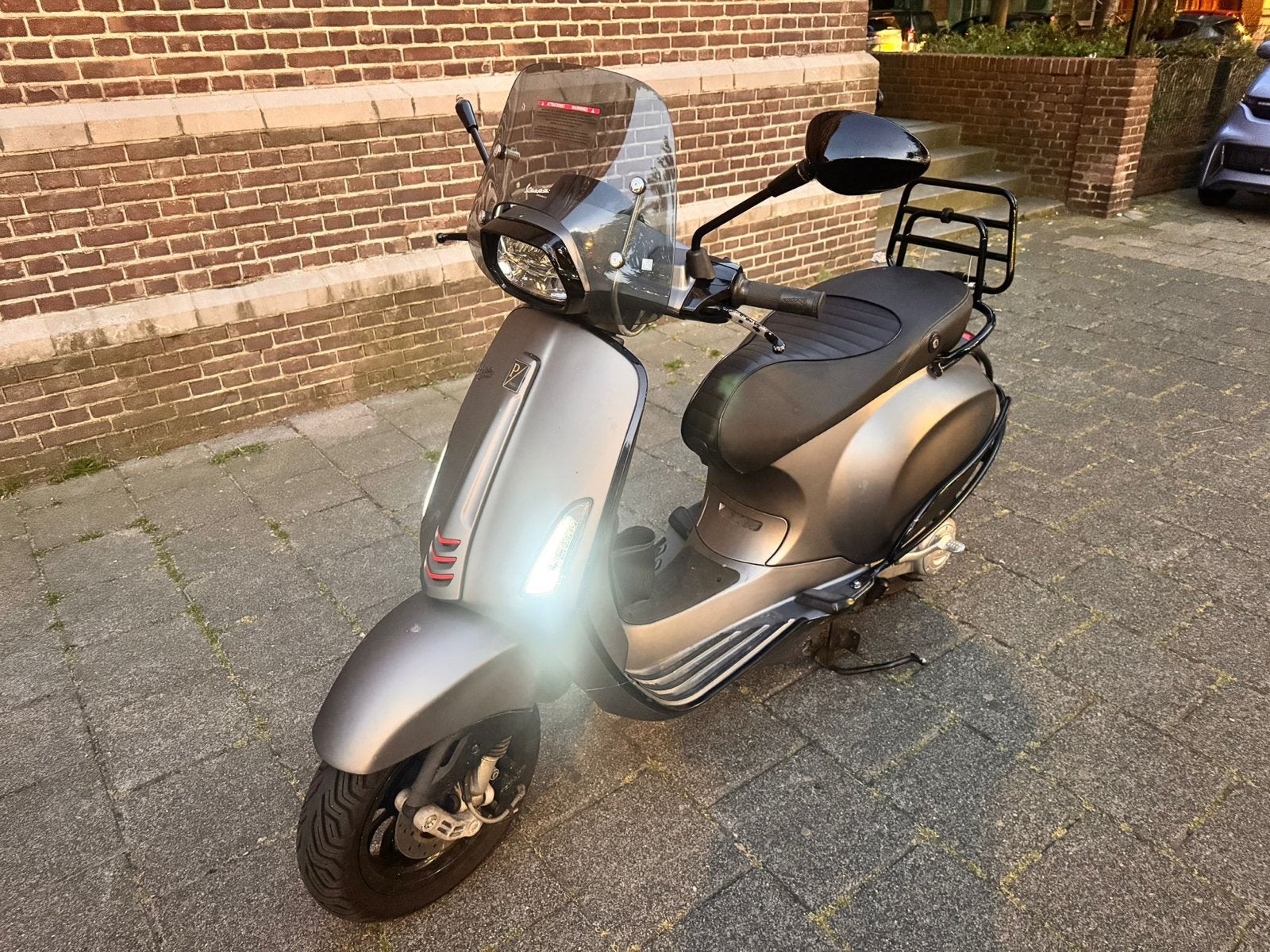 Vespa Sprint Mat Grijs - Zo goed als nieuw, Fietsen en Brommers, Scooters | Vespa, Overige modellen, Maximaal 45 km/u, Ophalen of Verzenden
