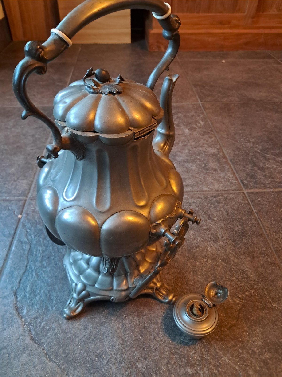 Antieke tinnen theeketel met standaard, Shaw & Fisher, Antiek en Kunst, Ophalen