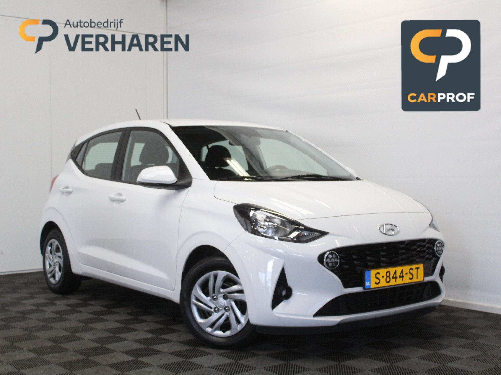 Hyundai i10 1.0 Comfort AIRCO | CRUISE | LED | DAB | CARPLAY, Voorwielaandrijving, Gebruikt, 899 kg, 4 stoelen