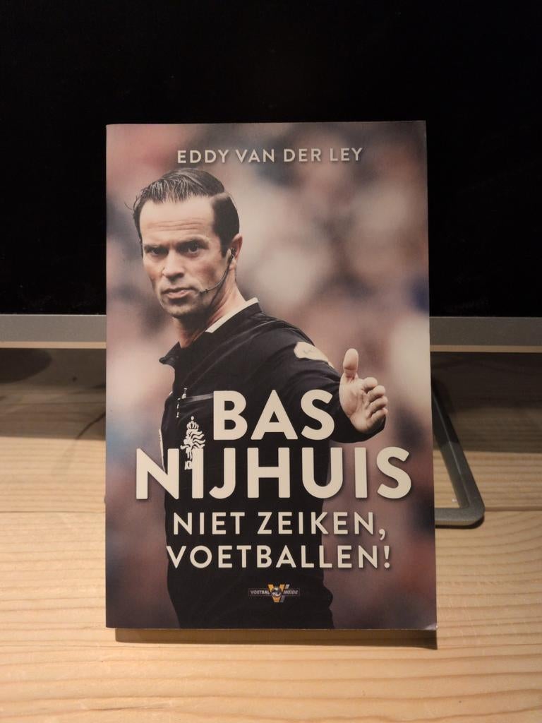Bas Nijhuis: Niet Zeiken, Voetballen! - Voetbalbiografie, Boeken, Sportboeken, Ophalen of Verzenden, Zo goed als nieuw, Eddy van der Ley