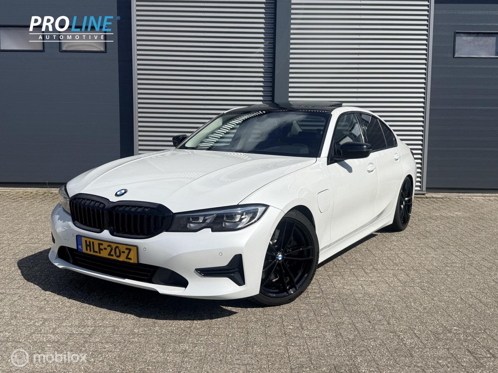 BMW 3-serie 330e 19-Inch/400PK/Carplay, Auto's, 1998 cc, Achterwielaandrijving, Gebruikt, Euro 6
