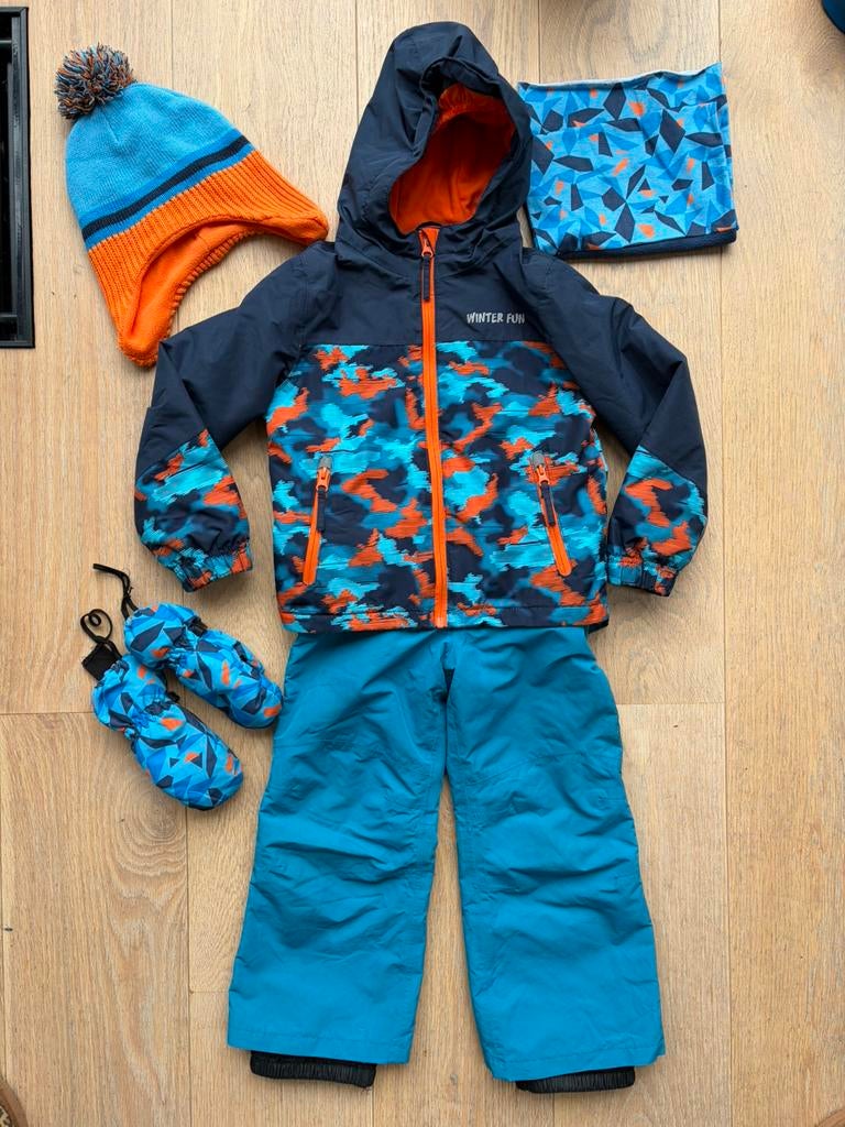 Ski broek en jas met muts col en handschoenen mt 110/116, Ophalen of Verzenden, Gebruikt, Jongen, Sport- of Zwemkleding