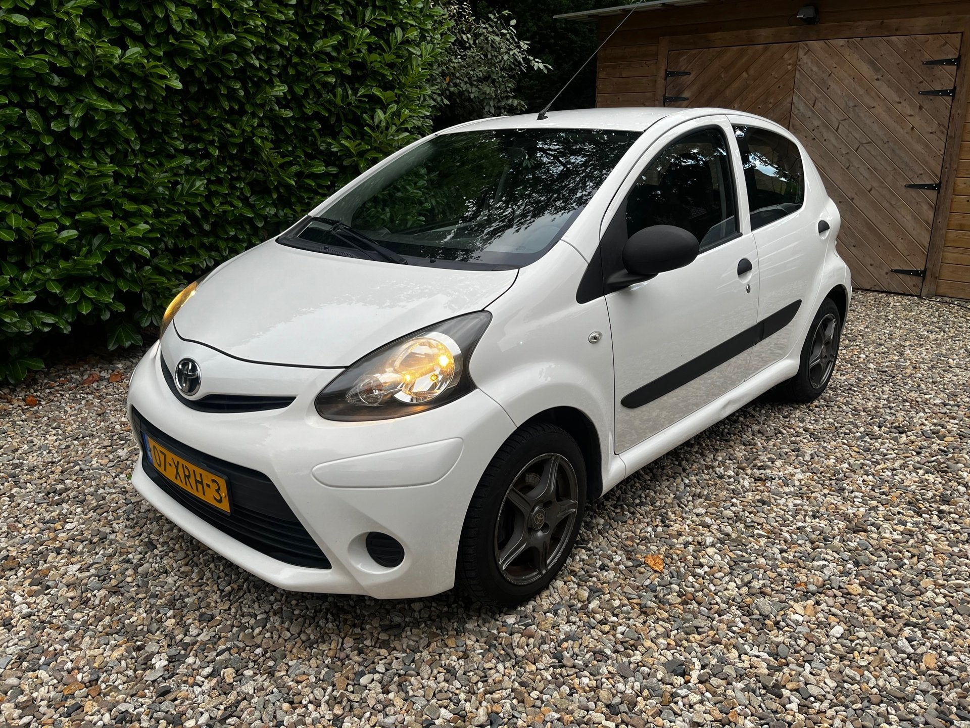 Toyota Aygo RIJKAAR/APK/HISTORY/BEURT/NAP/AIRCO/5drs//DIREKT, Voorwielaandrijving, Euro 5, Stof, Gebruikt