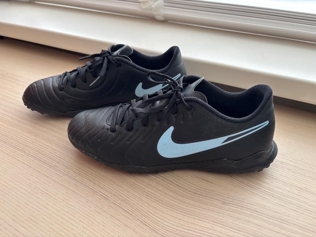 Sportschoenen kunstgras, Maat XS of kleiner, Schoenen, Ophalen of Verzenden, Zo goed als nieuw