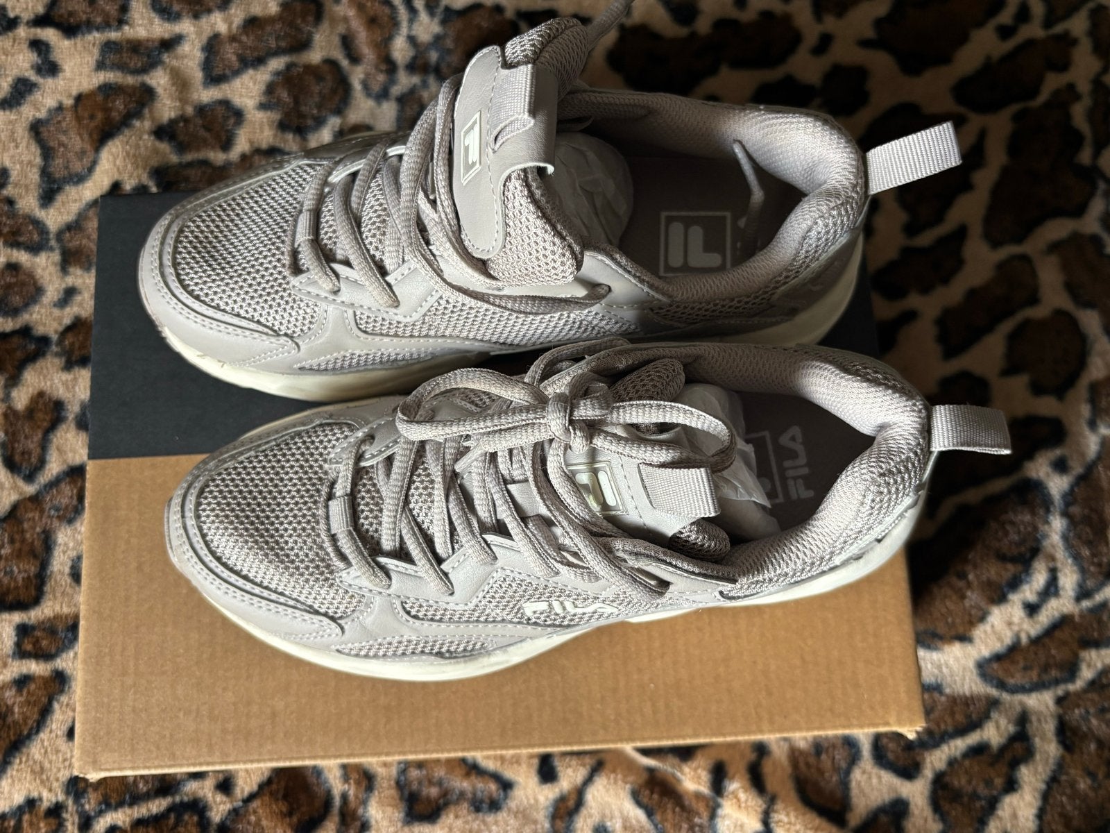 Villa sneakers maat 36 1/2 lichtgrijs - Zo goed als nieuw, Ophalen of Verzenden, Zo goed als nieuw, Grijs, Sneakers of Gympen