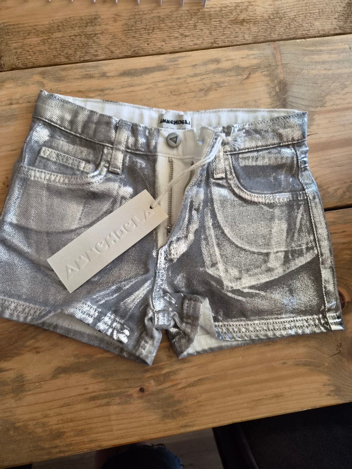 Ammehoela zilveren denim shorts maat 122-128 (6-8 jaar), Broek, Meisje, Nieuw, Ophalen of Verzenden
