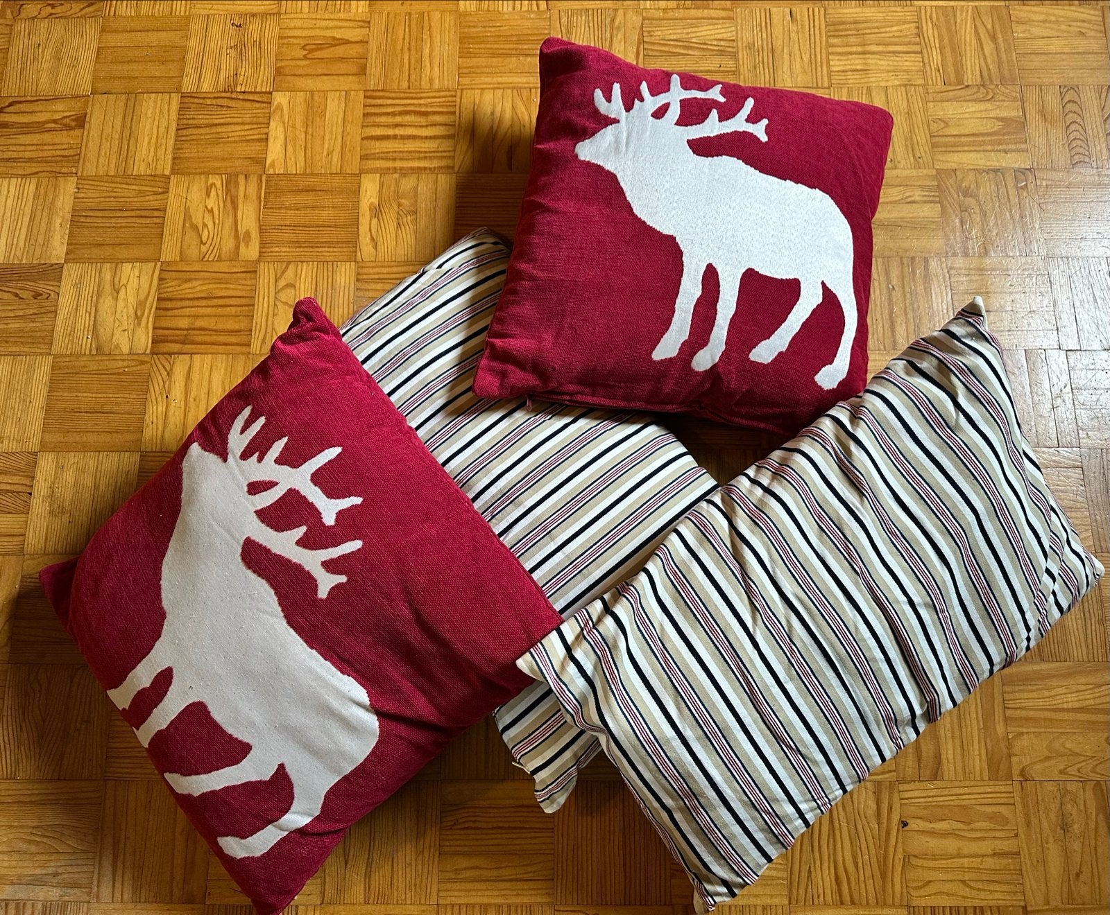 Set van 4 kussens: 2x rood met hert, 2x gestreept, Overige merken, Meerkleurig, Afneembare hoes, Nieuw