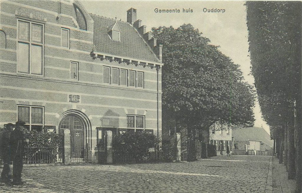 701-010-003 Ouddorp Gemeentehuis, Verzamelen, Ansichtkaarten | Nederland, Verzenden, Voor 1920, Zuid-Holland