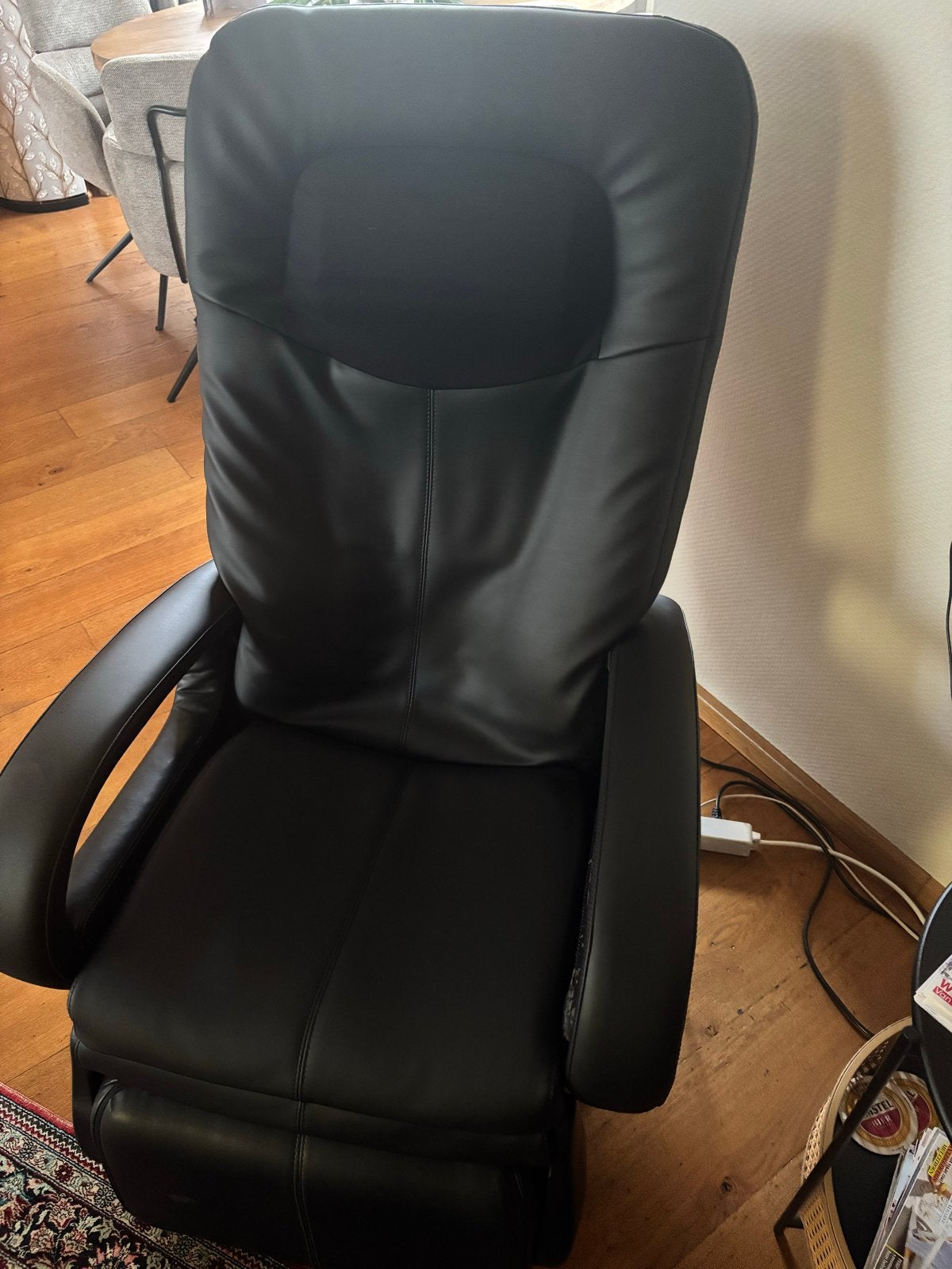 Zwarte massagestoel - recent bekleed, Ophalen, Gebruikt, Leer