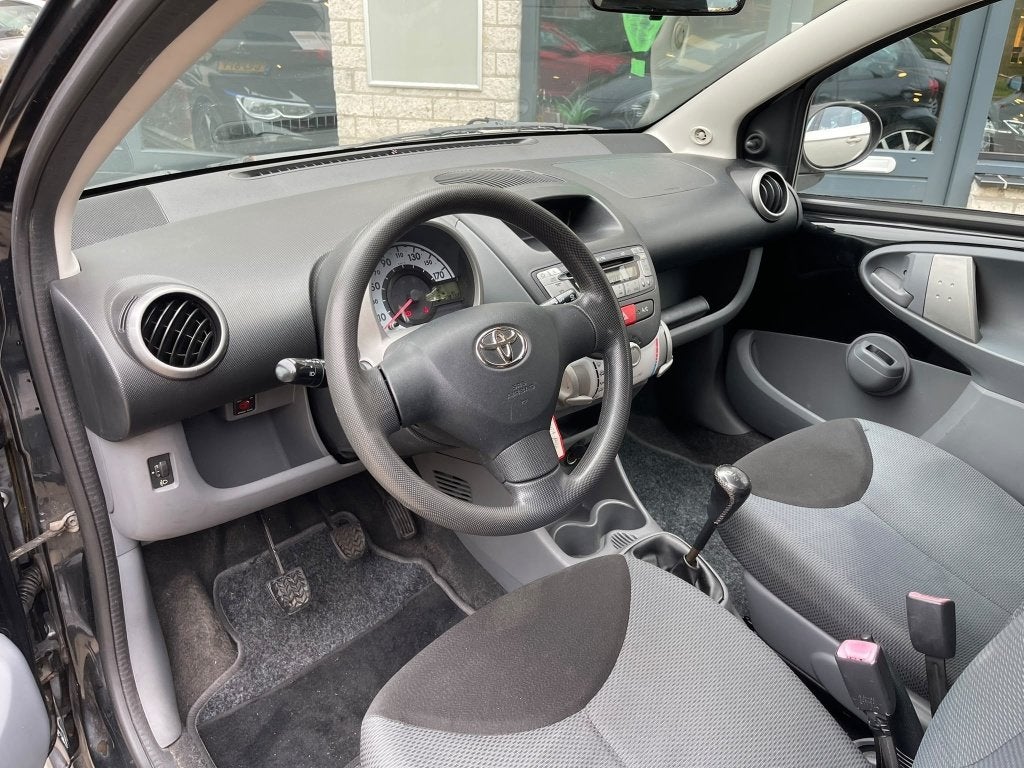 Foto 2 van Toyota Aygo 1.0-12V Sport 5Drs airco sportwielen (bj 2007)