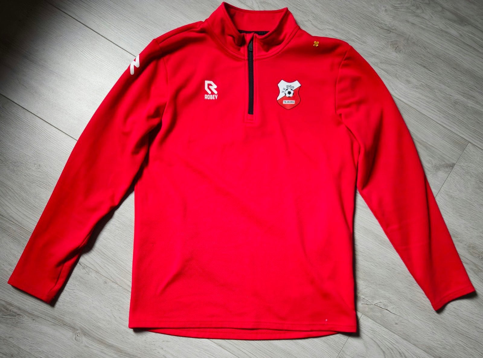 Robey VV Zago Tilburg Trainingsshirt Rood Maat xl, Ophalen of Verzenden, Rood, Robey, Voetbal
