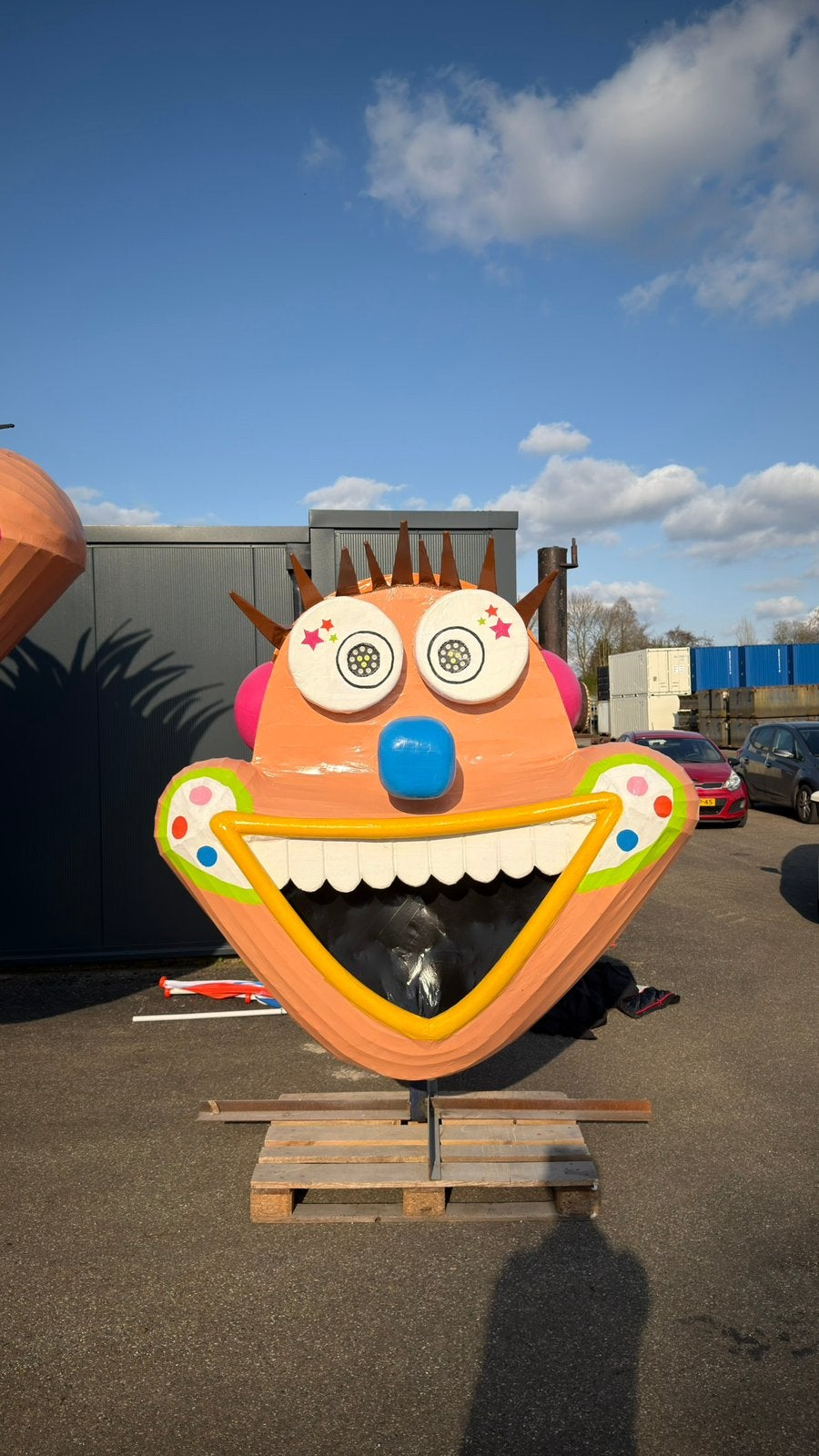 Carnavalskop, voor carnavalswagen, Ophalen