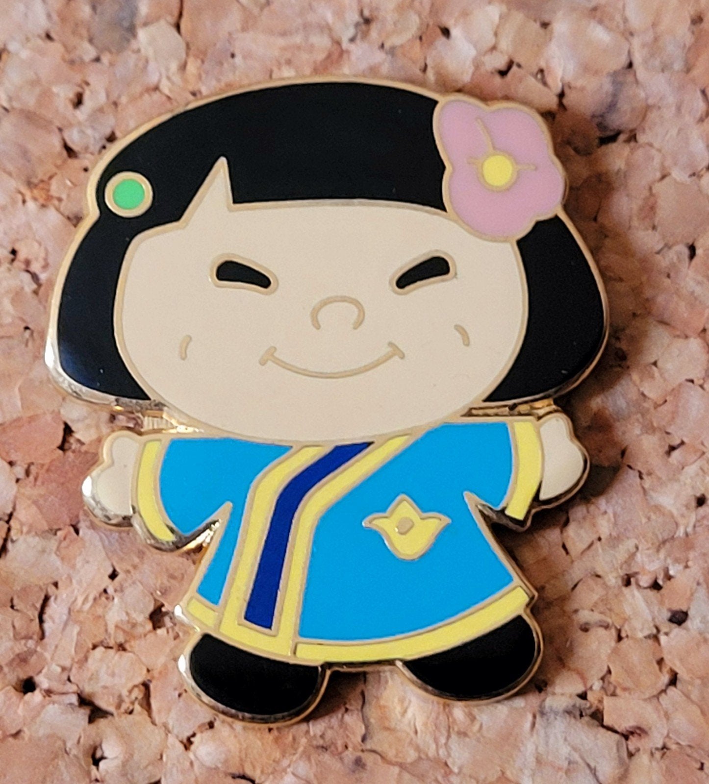 Mooie Disney pin 'It's a small world children - Japan Girl', Verzamelen, Ophalen of Verzenden, Overige figuren, Zo goed als nieuw