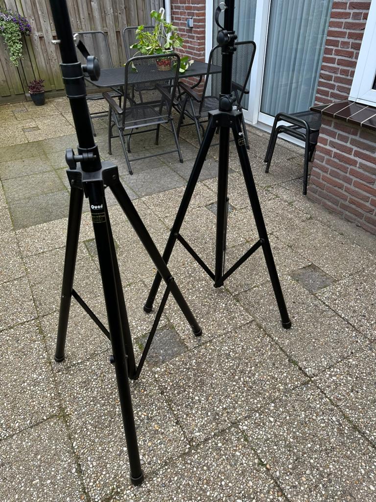 Twee luidspreker standaarden Quad, Ophalen of Verzenden, Zo goed als nieuw