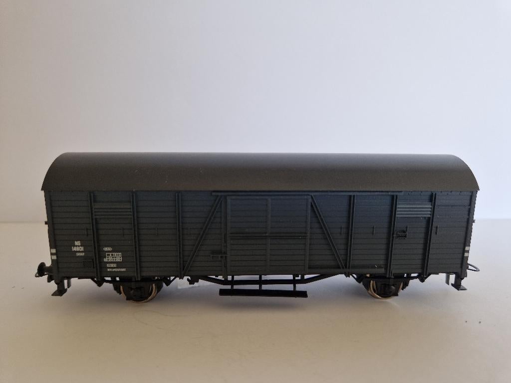 Te koop:  Roco 46652 - gesloten goederen wagon, Gelijkstroom, Wagon, Ophalen of Verzenden, Zo goed als nieuw