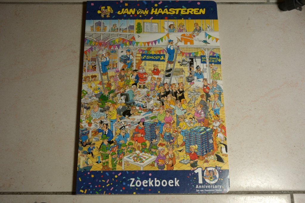 Kartonnen Zoekboek 10th Anniversary Jan van Haasteren, Ophalen of Verzenden, Nieuw, Fictie algemeen