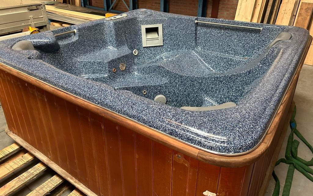 Te koop , jacuzzi, Ophalen, Gebruikt, Afdekzeil, Vast