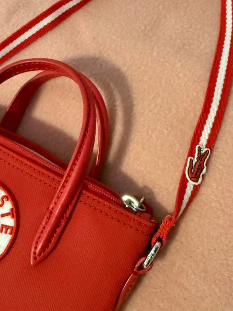 Lacoste tas nieuw rood, Sieraden, Tassen en Uiterlijk, Tassen | Damestassen, Ophalen of Verzenden, Nieuw, Rood, Schoudertasje