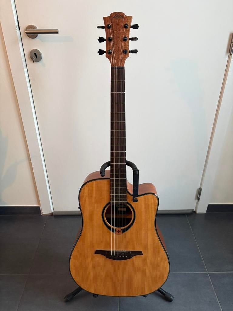 Akoestische gitaar LAG, Muziek en Instrumenten, Snaarinstrumenten | Gitaren | Akoestisch, Ophalen, Zo goed als nieuw