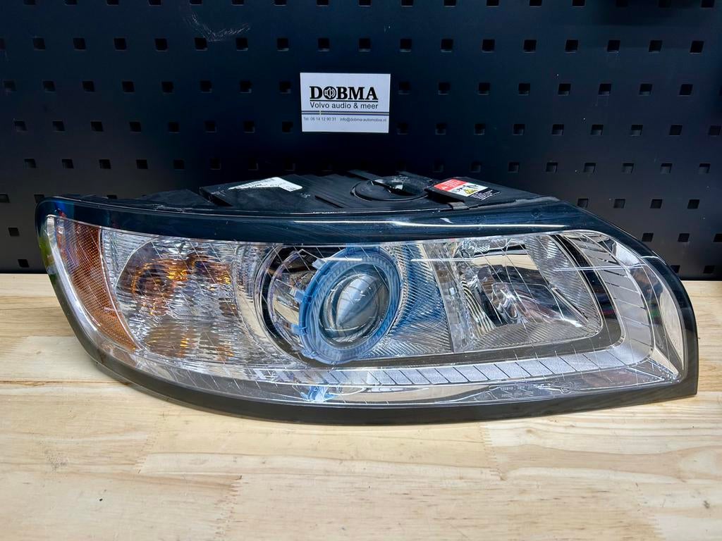 Volvo S40 V50 xenon koplamp rechts facelift nieuwstaat!, Gebruikt, Ophalen of Verzenden, Volvo, Volvo