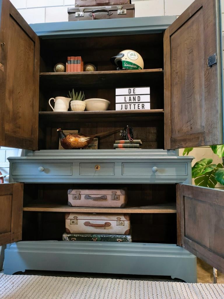 Vintage/Brocante grijze schoolkast,Antiek Franse buffetkast, Antiek en Kunst, Antiek | Meubels | Kasten, Ophalen of Verzenden